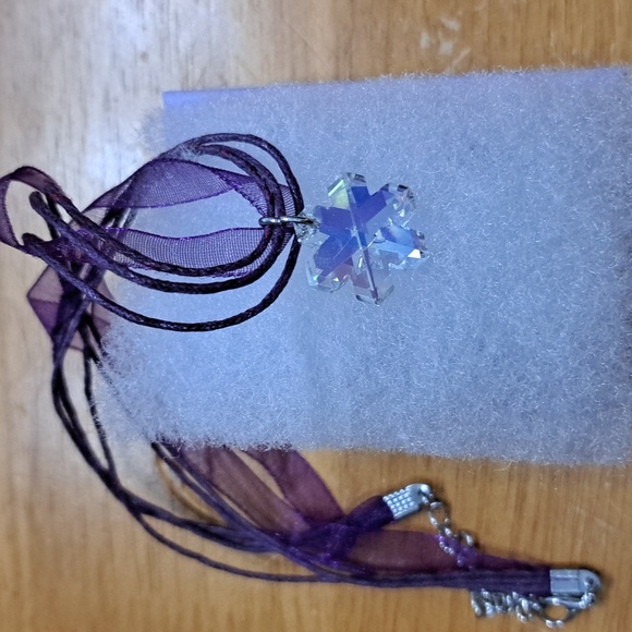 Starfire Aurora Crystal Snowflake Necklace - Picture 3 of 5